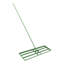 Outil de jardinage pour niveler la pelouse