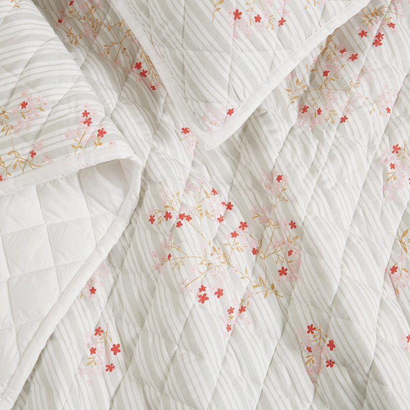 Ensemble de courtepointe Cottage Cottage Classics, Courtepointe pour grand lit + 2 taies décoratives, Motif floral rose