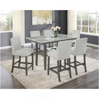 Ensemble de salle à manger à hauteur de comptoir en faux marbre gris 60 po 7 pièces avec tablette de rangement et chaises rembourrées gris clair Selena