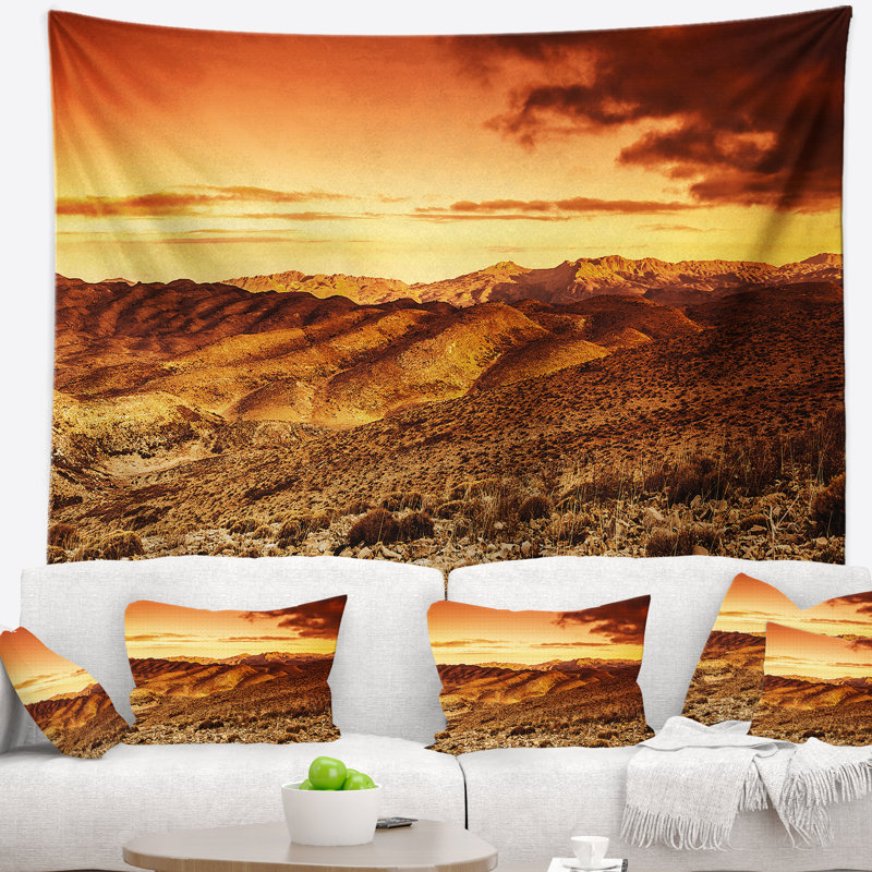 Coucher de soleil nuageux dans la tapisserie du désert, H 50 po x l 60 po