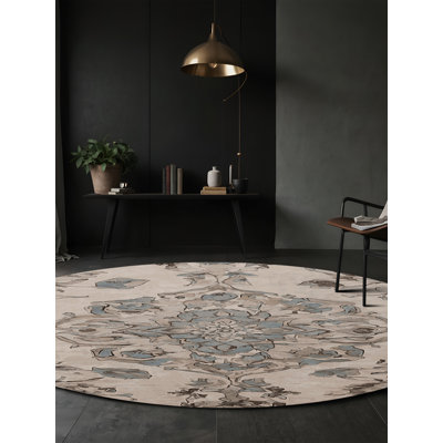 Tapis gris soyeux et moelleux