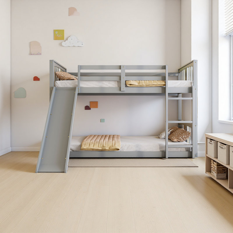 Lit superposé simple au-dessus de simple avec glissoire et échelle