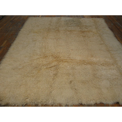 Tapis à poil long rétro ivoire berbère marocain