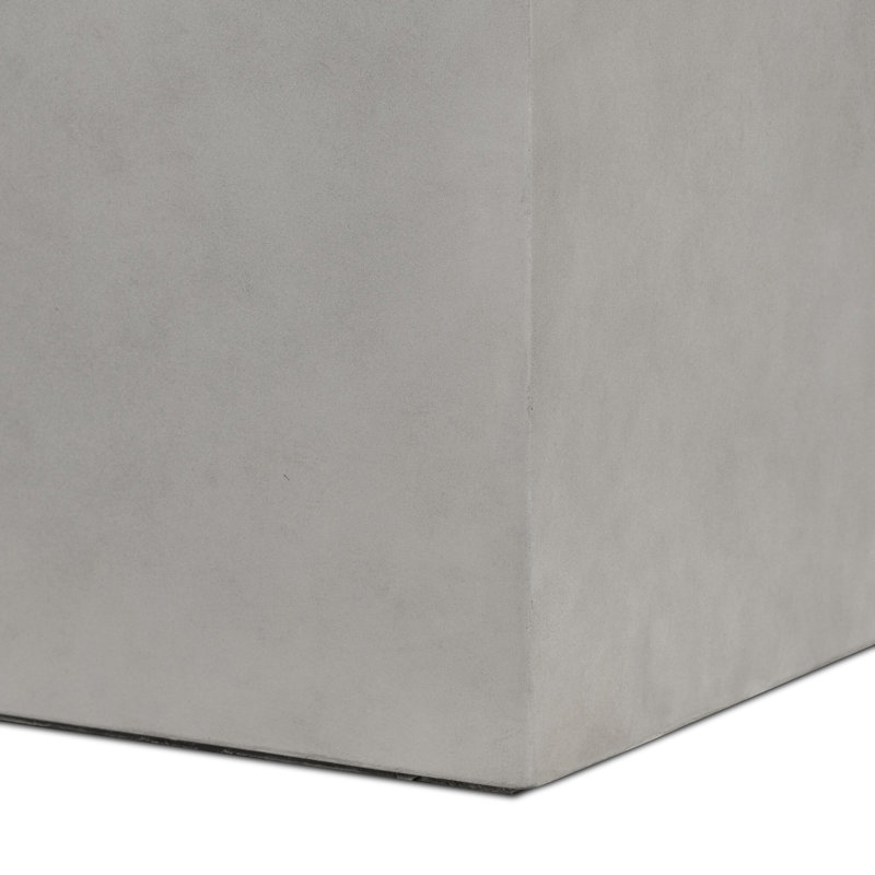 Kiro Planter, 32" H x 18" W x 18" D