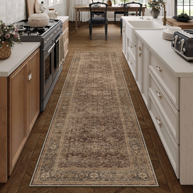 Luthien Elegant Vintage Floral Area Rug in Brown, Runner 2' x 8'