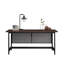 Bureau industriel avec surface de travail spacieuse, finition brune