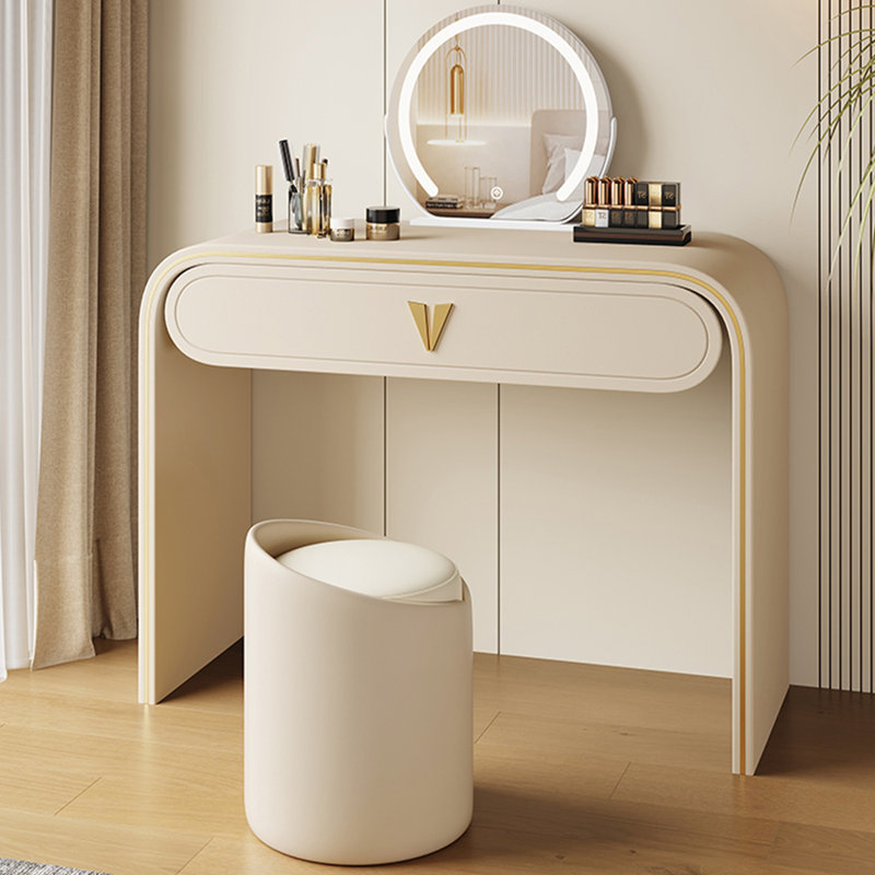 Ursal, Beige