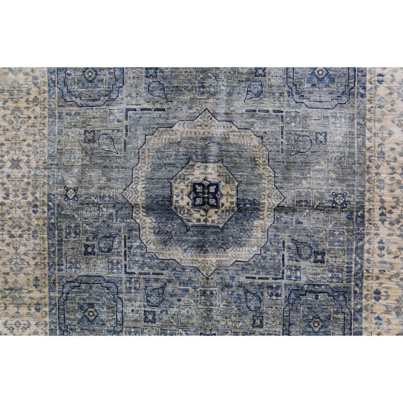 Hand Knotted Wool Area Rug in Silver And Beige
