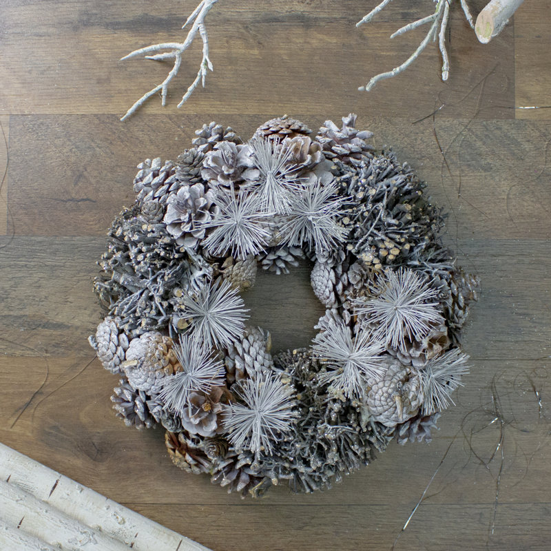 Couronne de Noël artificielle en forme de pomme de pin scintillante 13 po - non éclairée