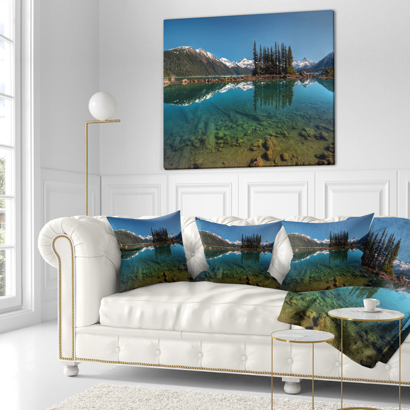 Rangée de pins et lac de montagne - Coussin à imprimé paysage, 16 po x 16 po, Coussin décoratif