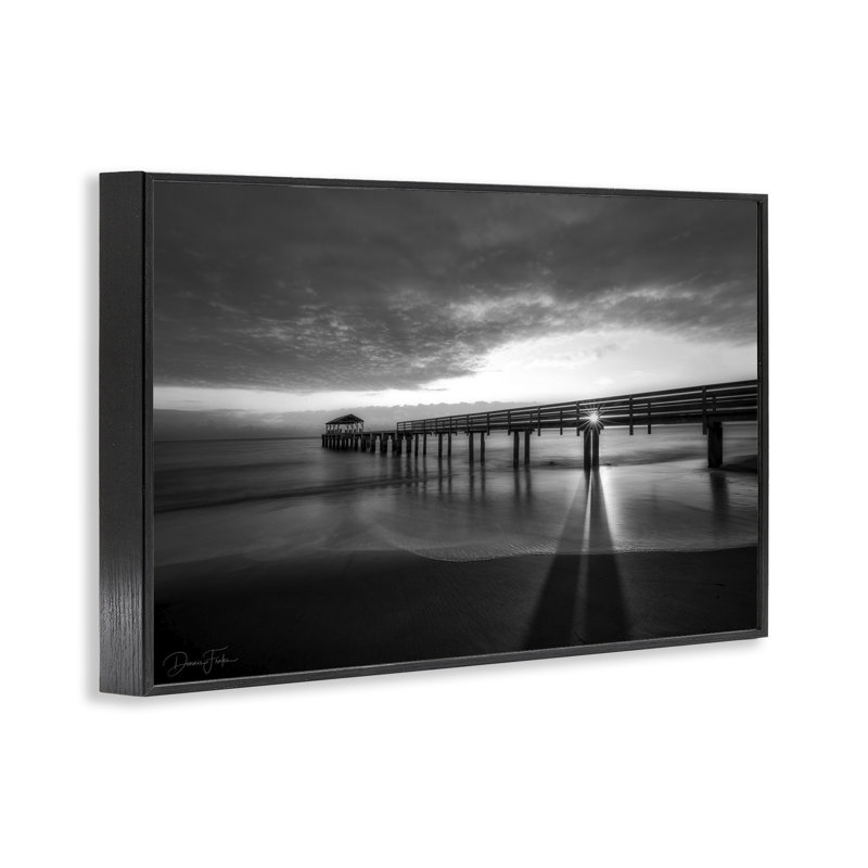 Soleil qui brille à travers le quai, estampe numérique par Dennis Frates, Giclée encadrée noir minuit, H 12 po x l 18 po