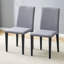 Deux chaises de salle à manger en lin et coton gris clair, simples et polyvalentes, confortables et accompagnées. Les chaises de salle à manger exquises et polyvalentes offrent une nouvelle expérience confortable.