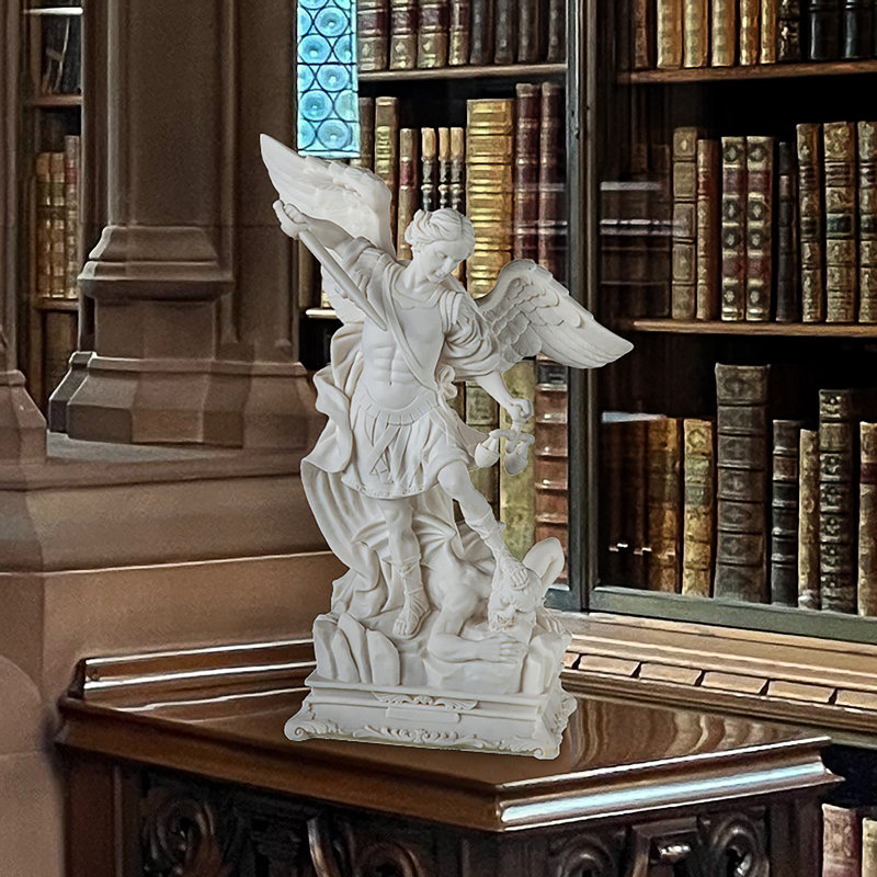 Figurine Saint-Michel l'Archange battant le diable, H 15,5 po x l 10 po x P 5 po