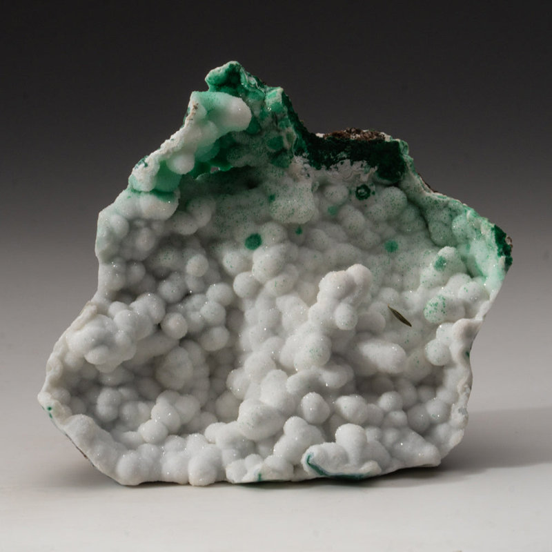 Conichalcite avec quartz de la mine de Tsumeb, District d'Otavi-Bergland, Oshikoto, Namibie