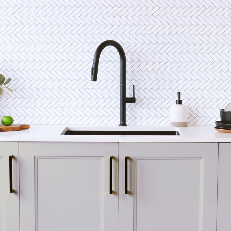 Catania Modern Single Handle Kitchen Faucet, Noir mat