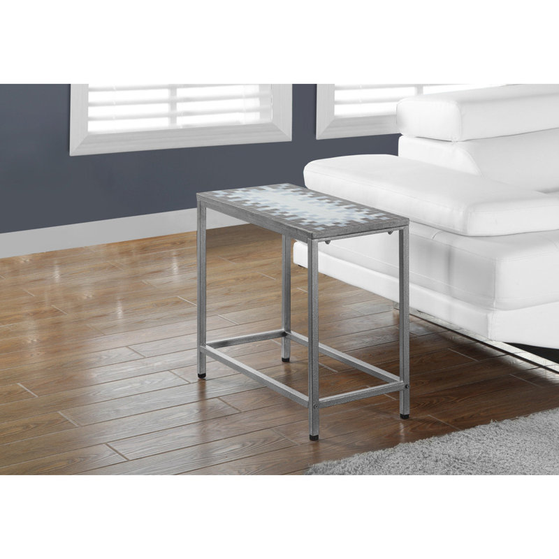 Table d'appoint polyvalente avec une fabrication durable et un attrait élégant pour n'importe quelle pièce
