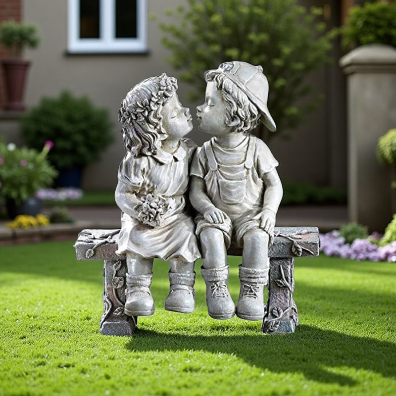 Statue de jardin First Kiss Boy Girl