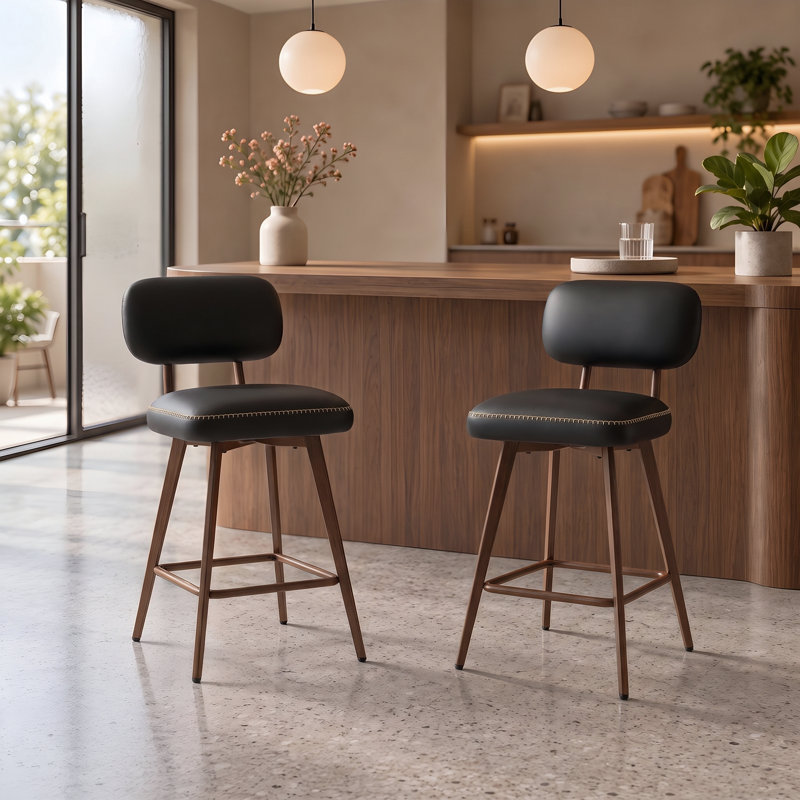 Tabourets de bar Nidovia 63,5 cm (25 po) de hauteur comptoir, pivotants à 360°, dossier bas, revêtement en similicuir, assise rembourrée, pieds en métal et repose-pieds.