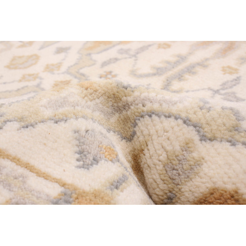 Tapis crème unique de 2 pi 8 po x 7 pi 10 po Aran