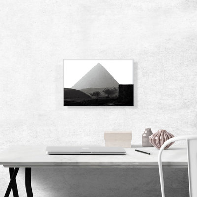 Reproduction de photo sur toile tendue, "Pyramide noire et blanche"