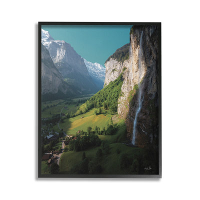 Vallée, falaises, prairie, estampe numérique encadrée par Martin Podt