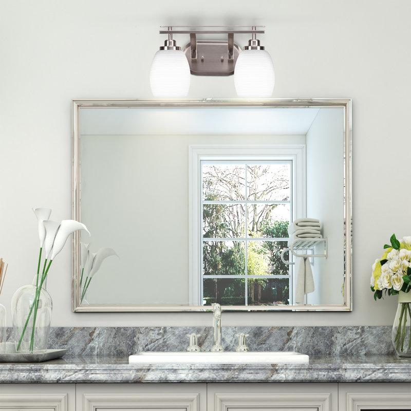 Barre d'éclairage de salle de bain 2 lumières Alirra avec verre matriciel de 5 po, Nickel brossé, Blanc