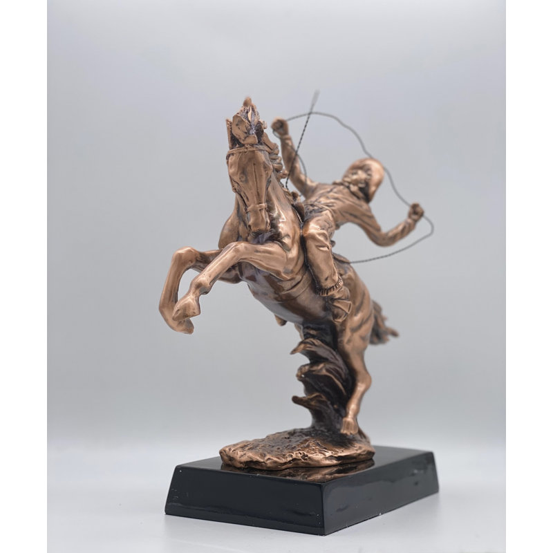 Figurines & Sculptures