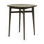 Table de bar d'extérieur en bois avec attrait rustique - plateau à lattes et structure de lattes de patio grises pour un salon contemporain