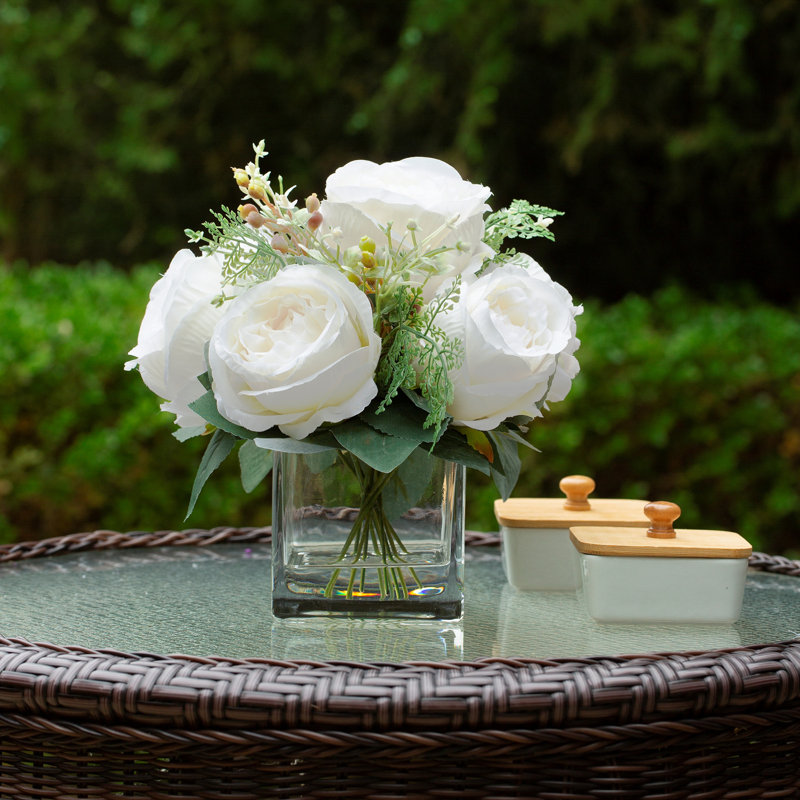Arrangement de pivoines dans un vase, Crème