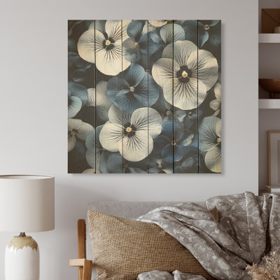 Pensées bleues et grises dans l'ombre - Art sur bois de pin naturel