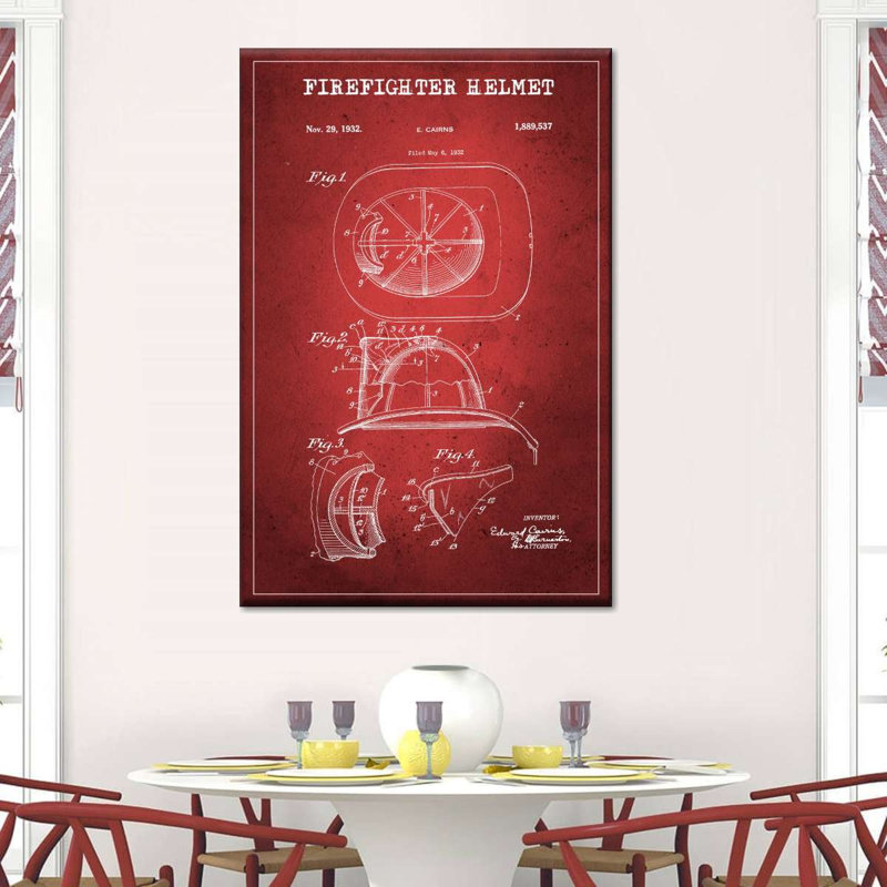 Casque de pompier breveté sur toile, H 48 po x l 32 po x P 1,25 po