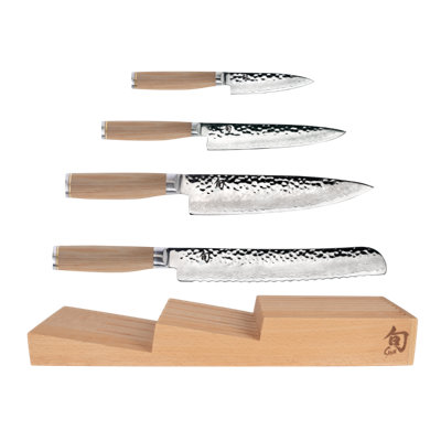 L'ensemble de 5 tiroirs Shun Premier Blond comprend un couteau de chef de 8 po, un couteau d'office de 4 po, un couteau utilitaire de 6,5 po et un couteau à pain de 9 po, un ensemble de couteaux japonais fabriqués à la main, un revêtement en acier inoxydable de Damas et une poignée de style Pakkawood