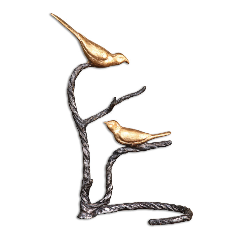 Sculpture oiseaux sur un membre