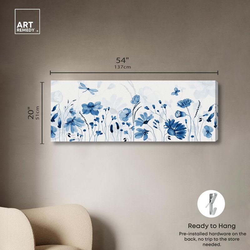 "Blue Floral Large Spring", art mural sur toile par Art Remedy, H 20 po x l 54 po, Toile tendue