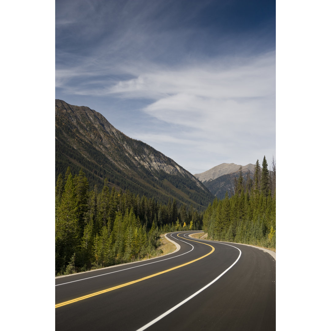 Road Through The Mountains - Kunstdrucke auf Leinwand ohne Rahmen