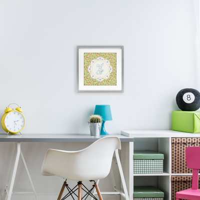 «Floral Spring Bunny & Sprig», reproduction encadrée sous verre, design par Angela Steahling