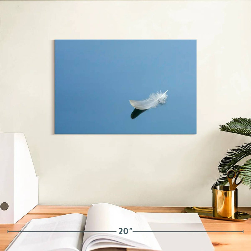 Plume blanche sur fond bleu Kerner, H 8 po x l 12 po