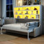 Grand lit avec rangement encastré, mobilier à DEL, beige et compact pour petits appartements, pratique