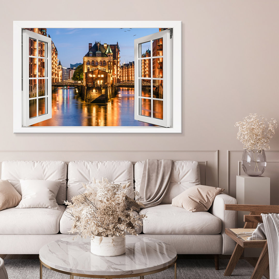 Premium Leinwanddruck – Hamburg Speicherstadt Panorama im Fenster