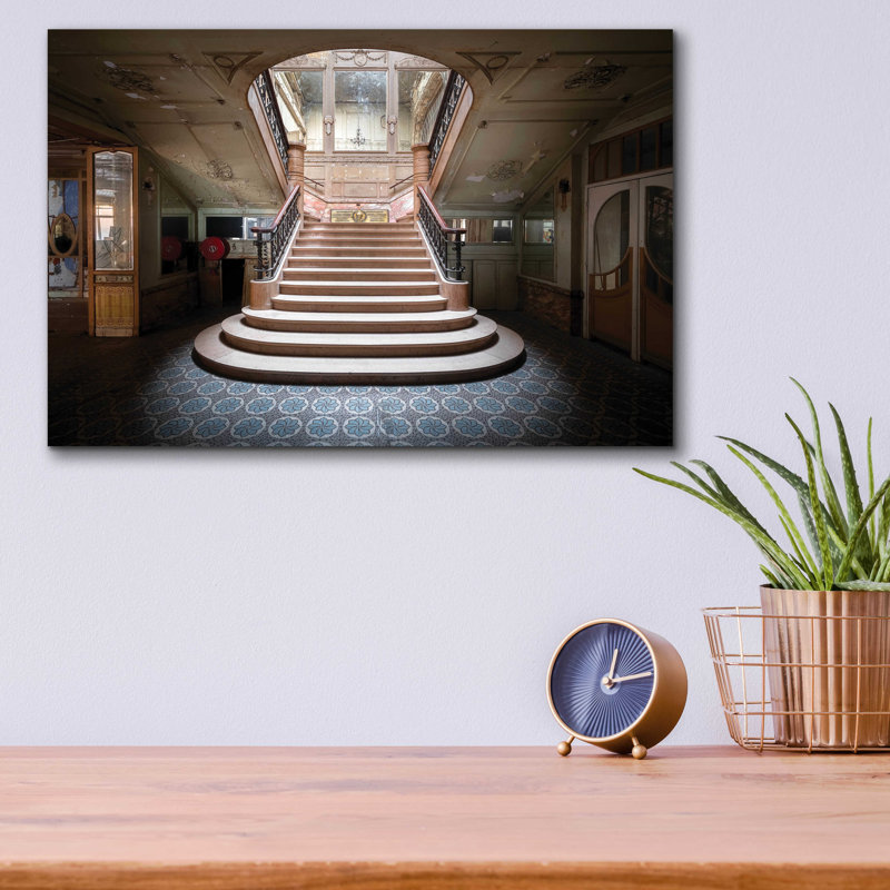 «Elegant Stairs Dark» par Roman Robroek, H 12 po x l 16 po x P 0,13 po