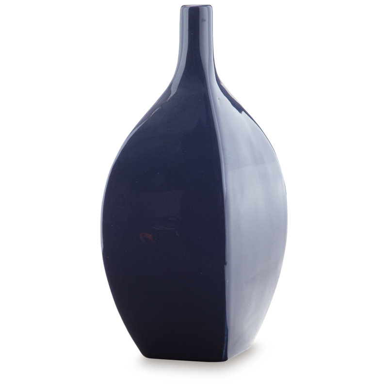 Nakaylee Vase