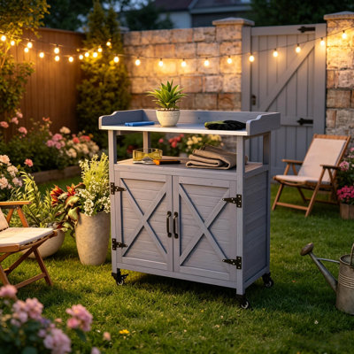 Armoire de rangement dans la cour avec armoire de rangement en bois et armoire de patio, gris