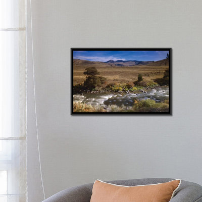 «River Flowing bien Meadow, Parc national de Yellowstone, Wyoming», reproduction de photo sur toile