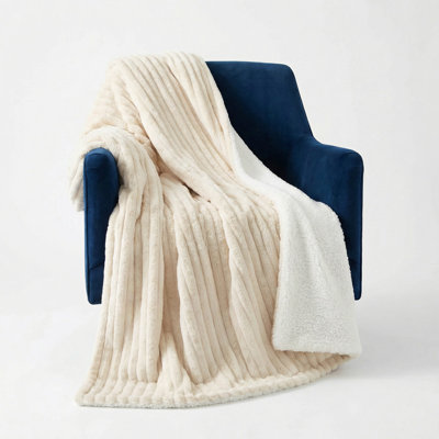 Jeté en fausse fourrure - couverture simple 60 x 70 pouces pour canapé, lit ou chaise - Jeté doux avec fourrure de lapin en peluche et sherpa chaud pour le salon, la chambre à coucher et la décoration intérieure par Lavish Home (ivoire)