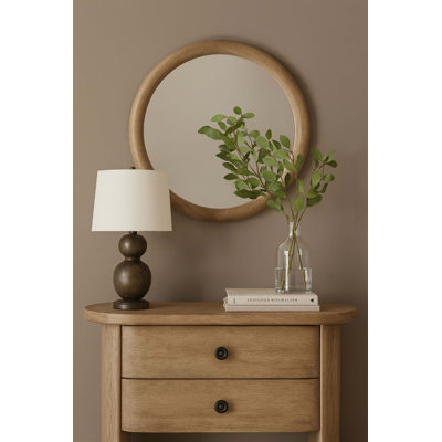 Miroir rond d'inspiration anglaise en chêne naturel avec grain de bois naturel et verre réfléchissant de haute qualité