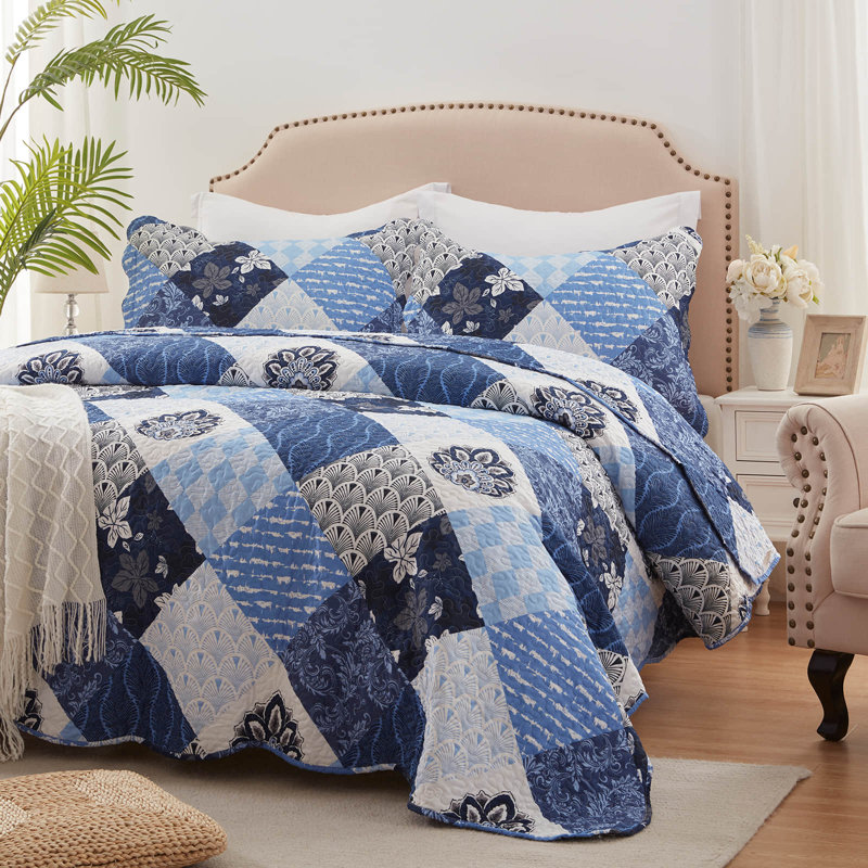 3-Piece King Size Quilt Set - Lightweight Microfiber Bedspread & 2 Pillow Shams, Blue Patchwork Floral Pattern, Oversized 98x106 Inches, All-Season Bed Cover
