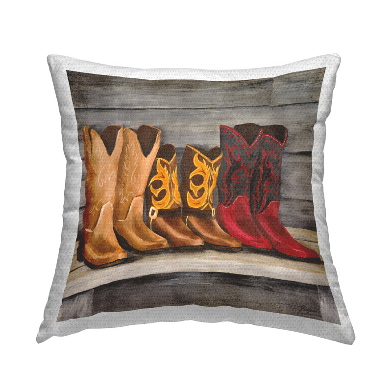 Coussin décoratif imprimé à motif de bottes de cowboy alignées par Josefina