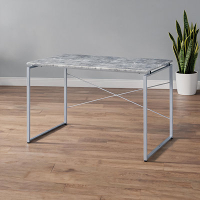 Bureau industriel avec plateau en faux béton et base argentée, gris classique, rectangulaire, espace pour les pieds ouverts