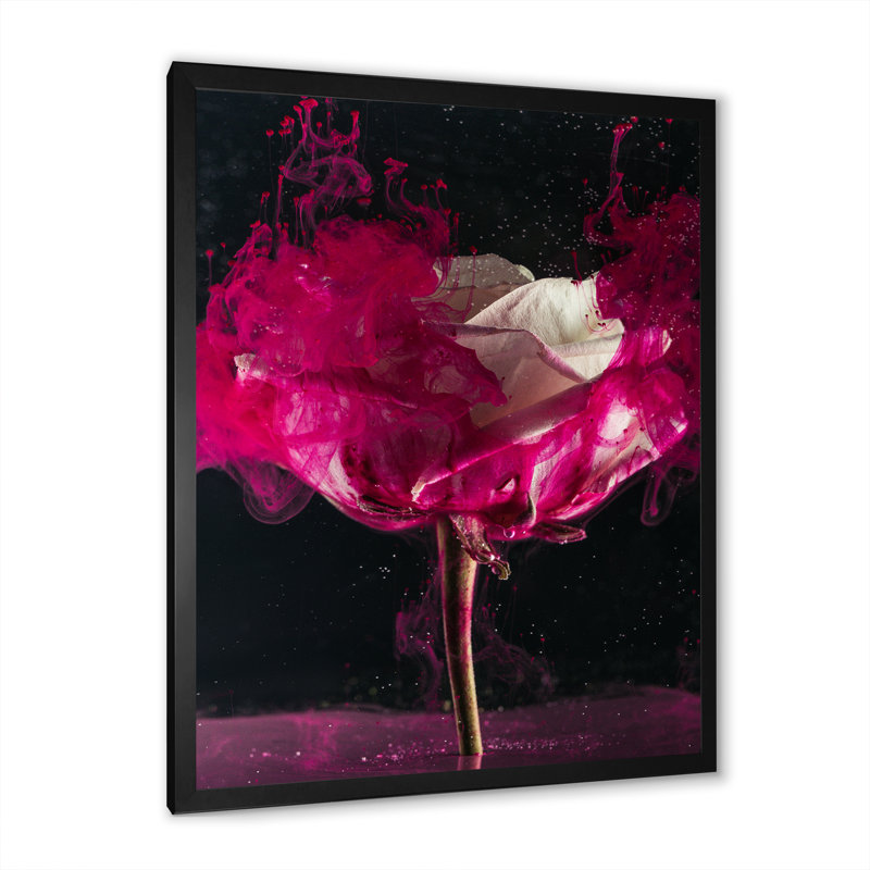 Gros plan d'une rose rétro II - art mural traditionnel sur toile, H 20 po x l 12 po x P 1 po, Cadre photo noir
