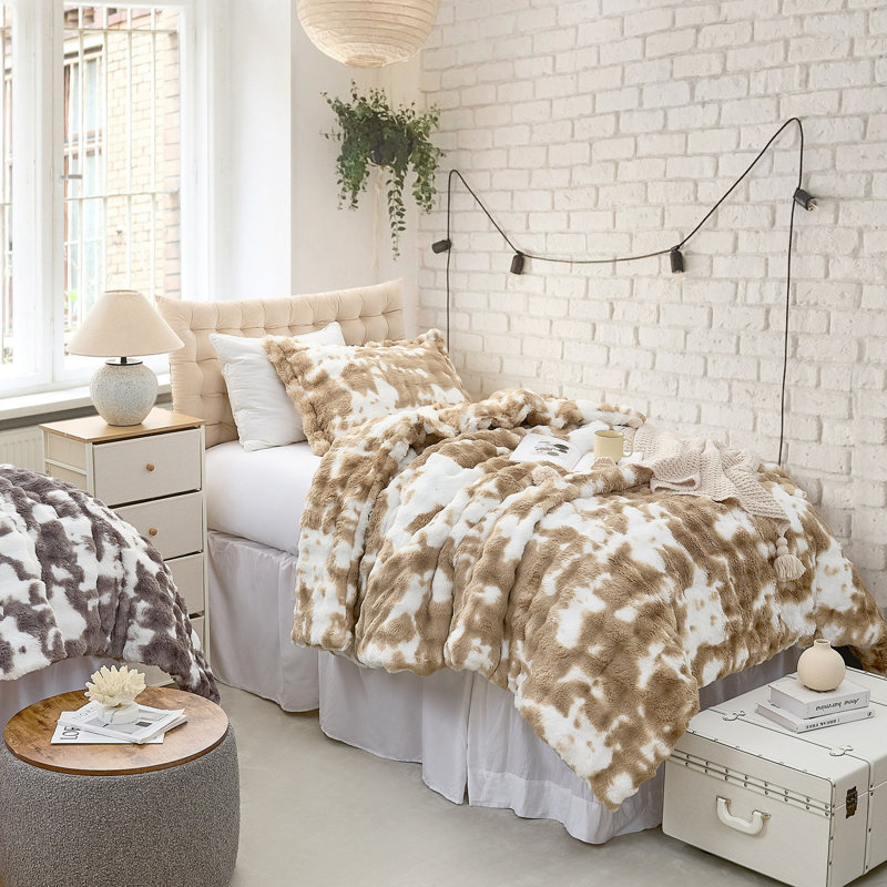 Coma Inducer Chunky Bunny Spotty Oversized Comforter Set, Twin Extra Long Comforter + 1 Standard Sham, White/Tan
